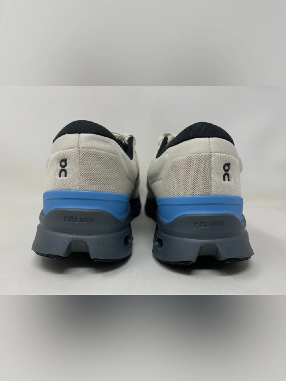 On Running Cloudstratus 3 Cream Horizon 10.5 Medium Athletic Sneakers